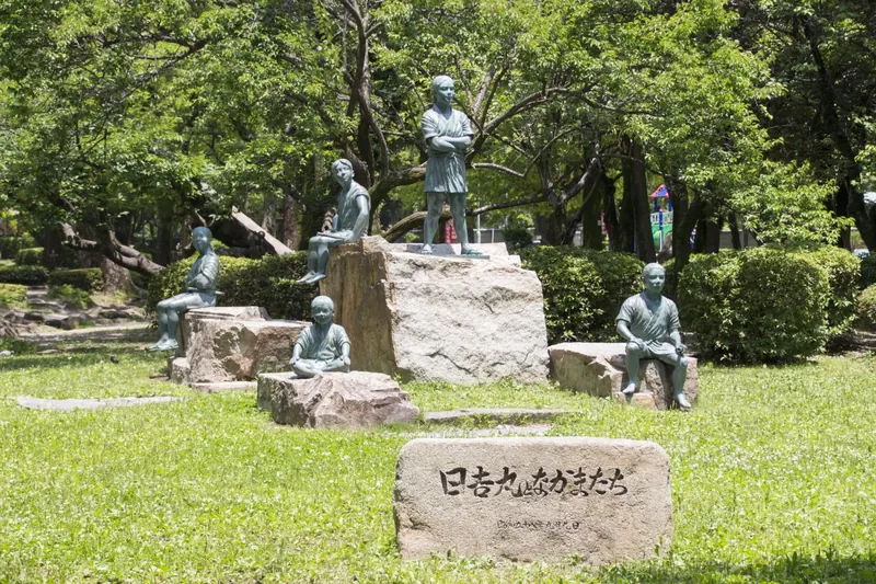 中村公園の「日吉丸となかまたち」の像